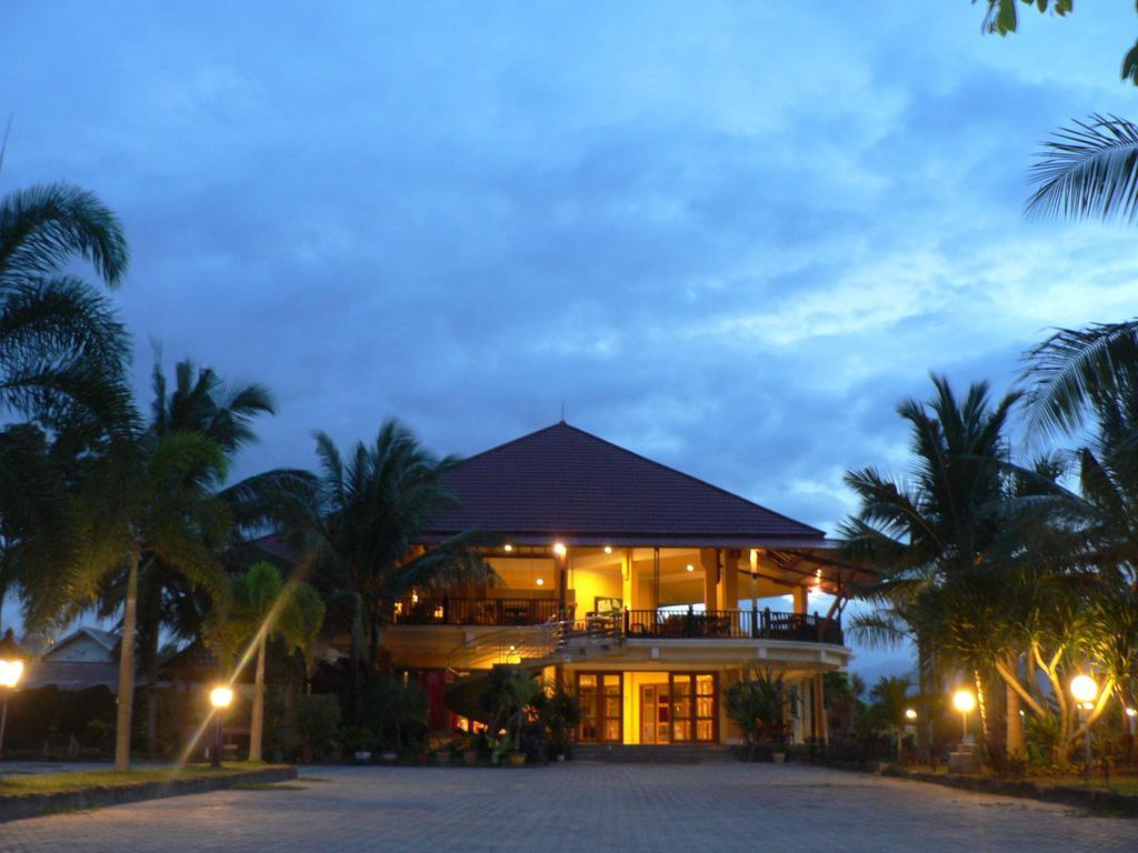 Kampoeng Nelayan Hotel Палу Екстер'єр фото
