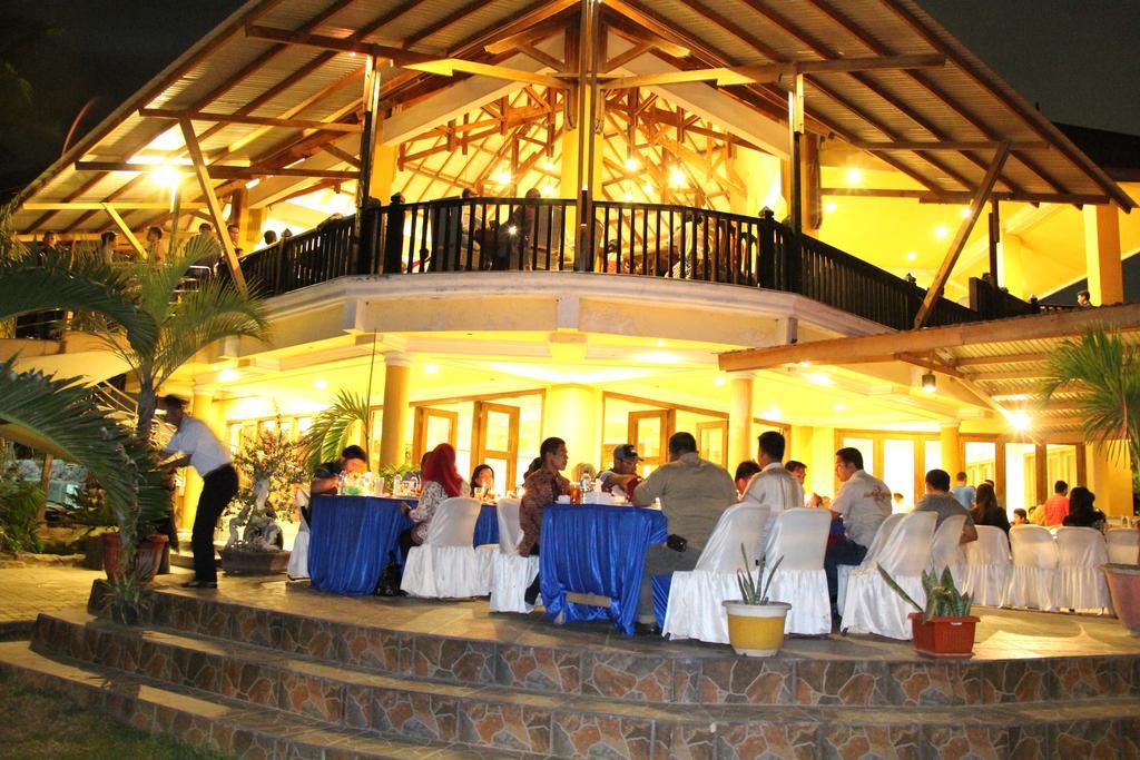 Kampoeng Nelayan Hotel Палу Екстер'єр фото