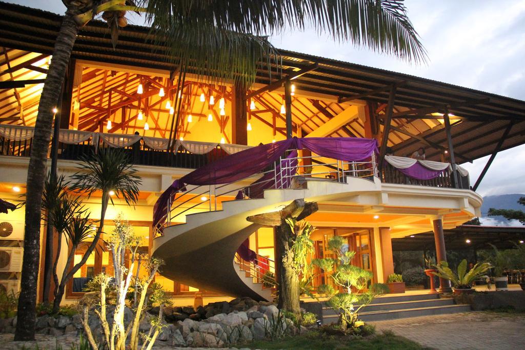 Kampoeng Nelayan Hotel Палу Екстер'єр фото